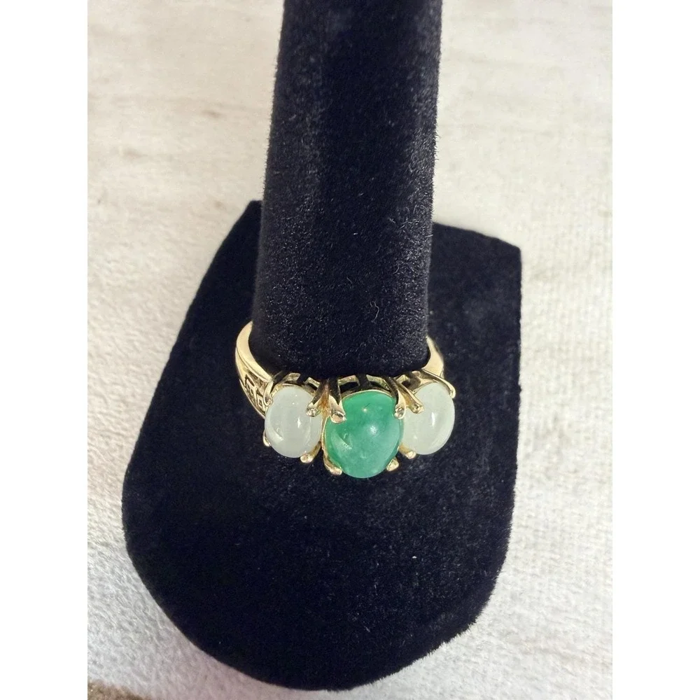 Vintage 14K Gold Chalcedony Ring Green & White Cabochon 3 Stone Ring HN Mark 7.5